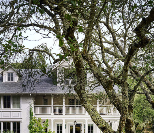 The winery, the lake and beautiful interiors: hotel California