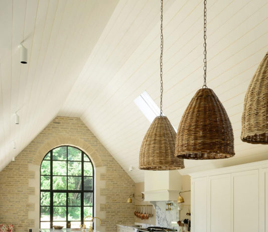 Luxurious English kitchen in a former barn