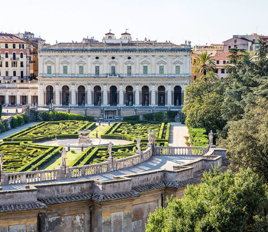 Apartments with views of the old Palazzo in Rome