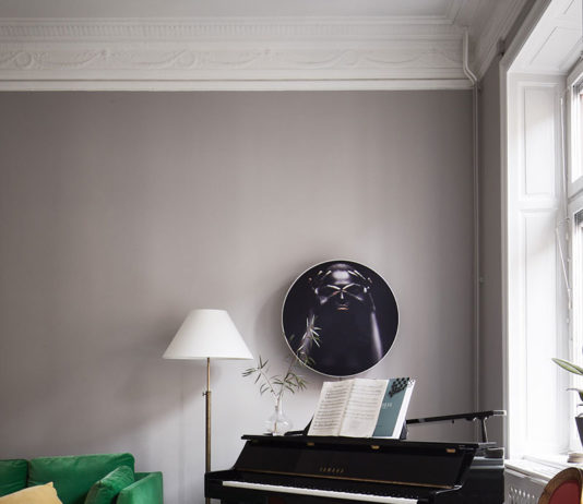 Stylish Swedish apartment in cool tones with classic overtones