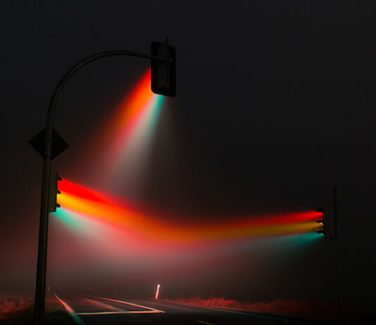 Traffic lights in the fog 2.0: a photo project by Lucas Zimmermann
